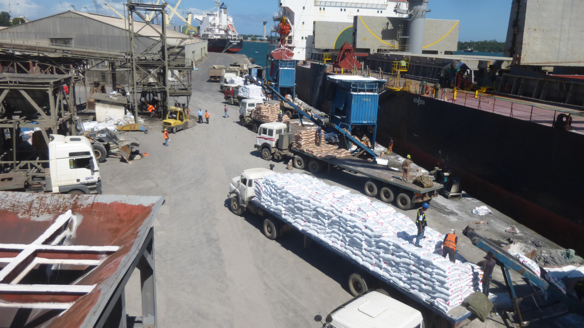 Güterumschlag im Hafen