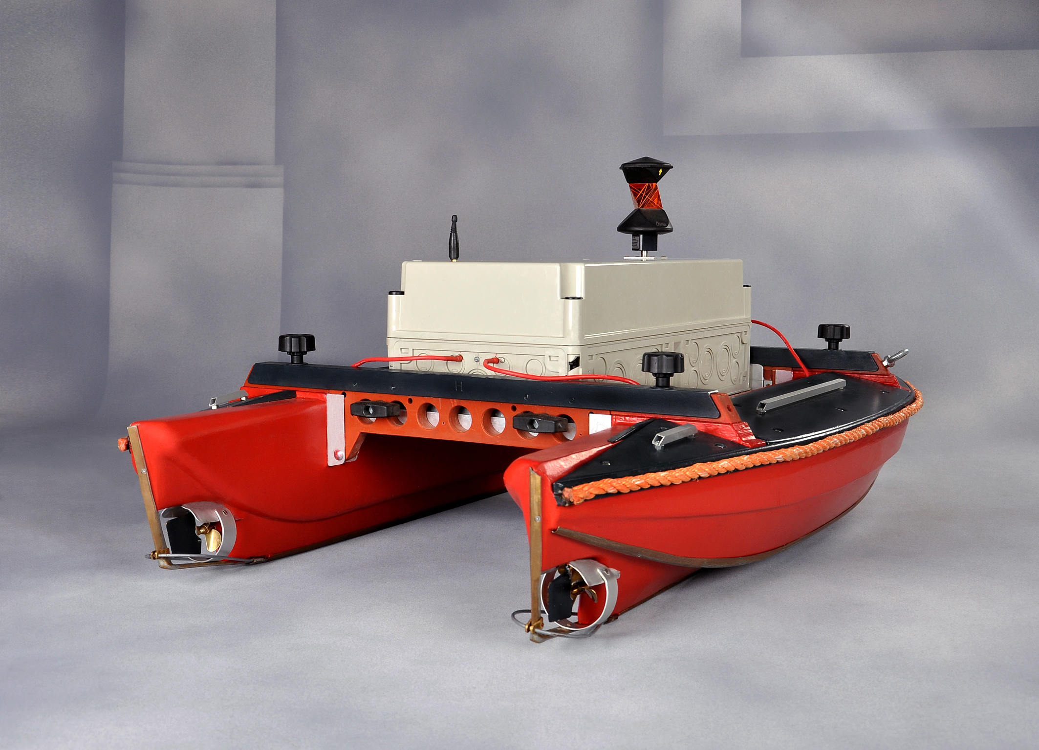 Bild 4: Ferngesteuertes Boot für Peilungsmessungen